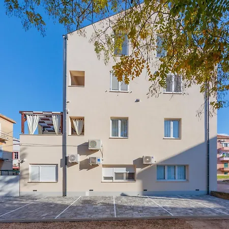 Olea Delux بيت ضيافة زادار