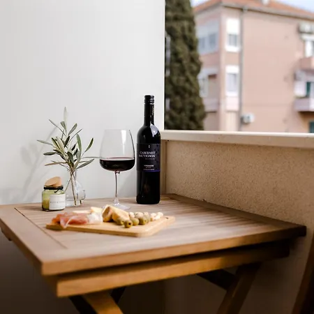 Olea Delux بيت ضيافة زادار