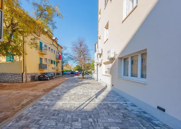 Olea Delux 3* 扎达尔